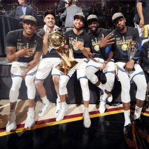 B体育下载-勇士老板再忆球队黄金时代 五小球衣或都将被退役